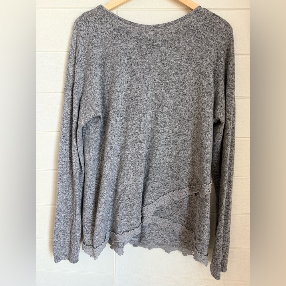 Bobeau Super Soft Gray Long Sleeve Tunic with Lace Trim